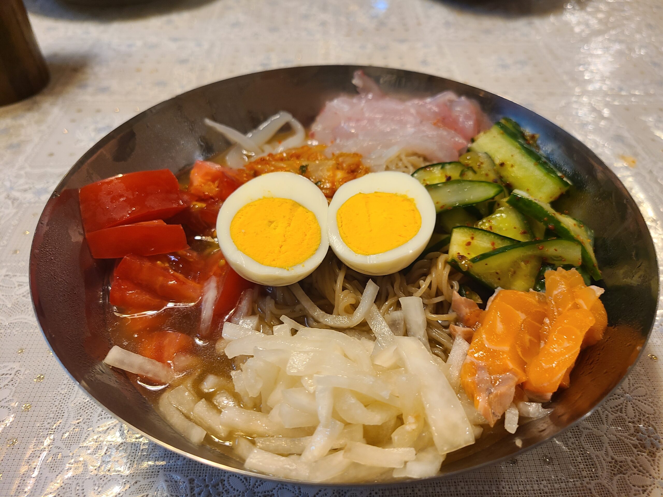 自作した韓国冷麺を撮影した画像です